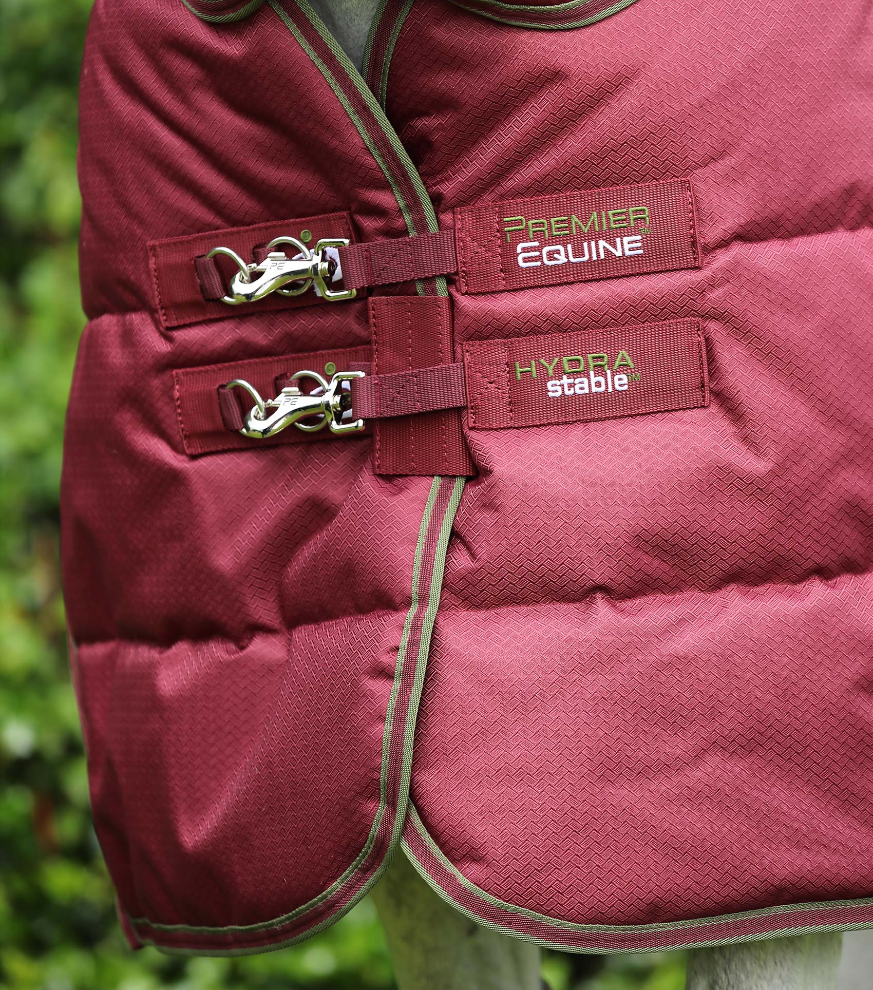 Premier Equine Hydra 350g Stable Rug with Neck Cover Wine - Heavyweight Horse Rug for Stable