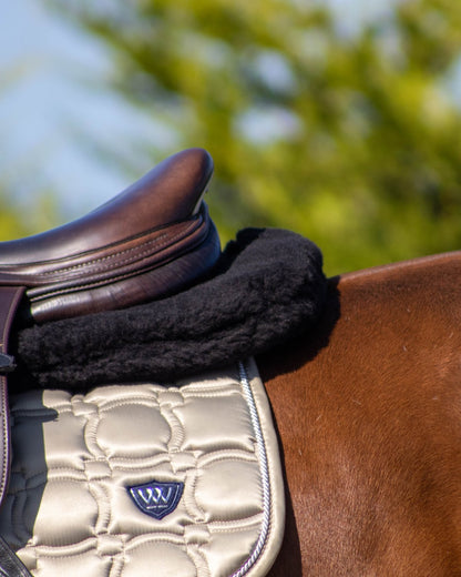 Woof Wear Sheepskin Half Pad Black: Comfortable horse riding pad with real sheepskin for sensitive skin.