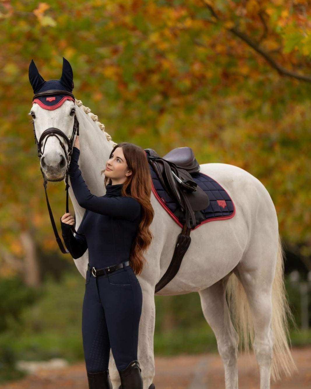 LeMieux Loire Classic Close Contact Square Navy/Cranberry