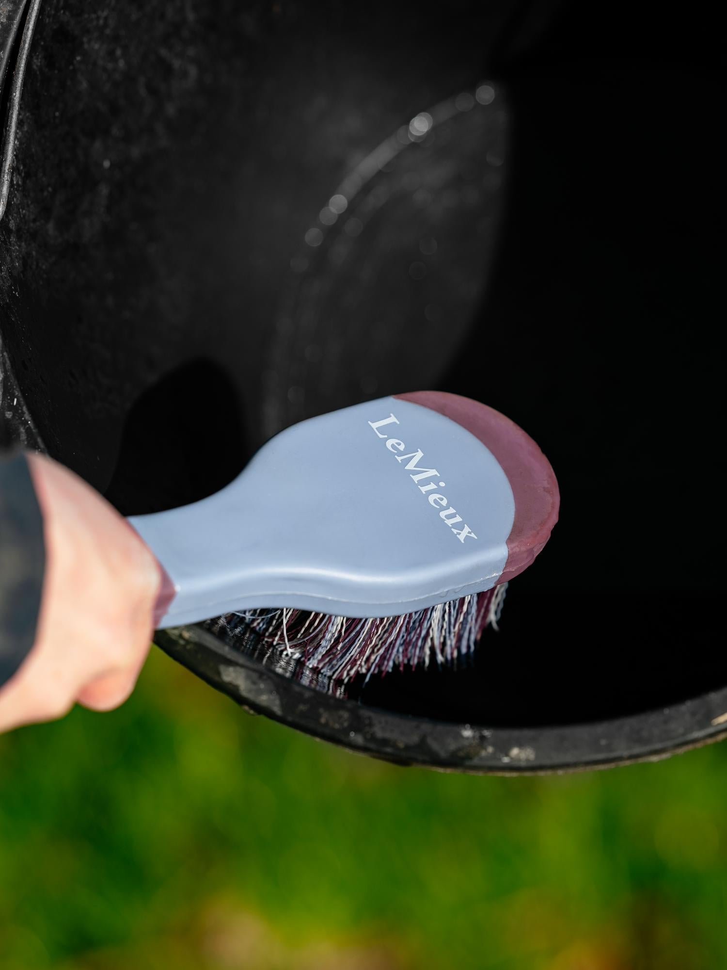 LeMieux Bucket Brush Powder Blue/Mallow - Ergonomic Equestrian Cleaning Tool