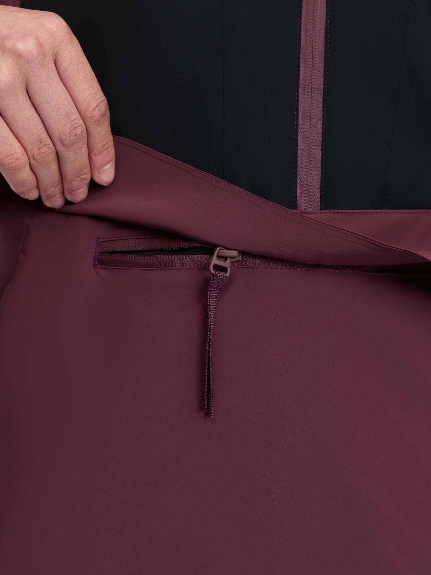 LeMieux Phoebe Half Zip Waterproof Anorak in Bramble and Black, showing zipper detail.