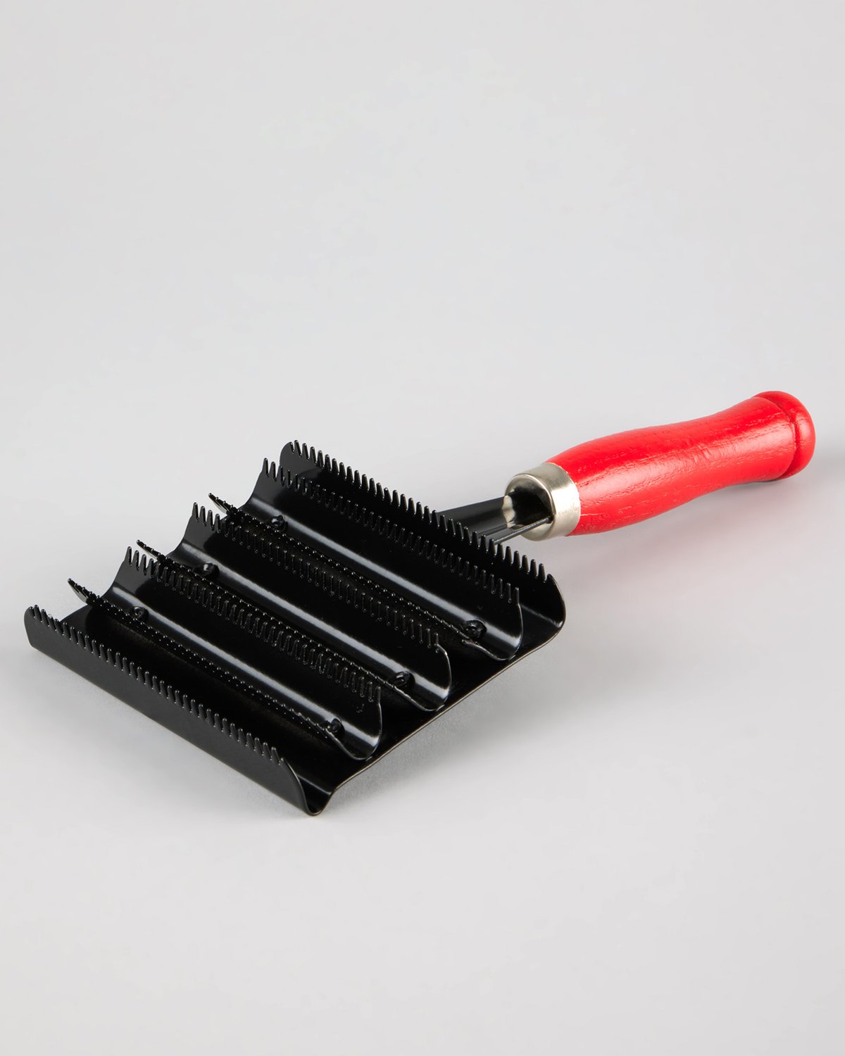 PREMIER EQUINE Metal Curry Comb - Black & Red Jockey Comb for Horse Grooming - Equiflair