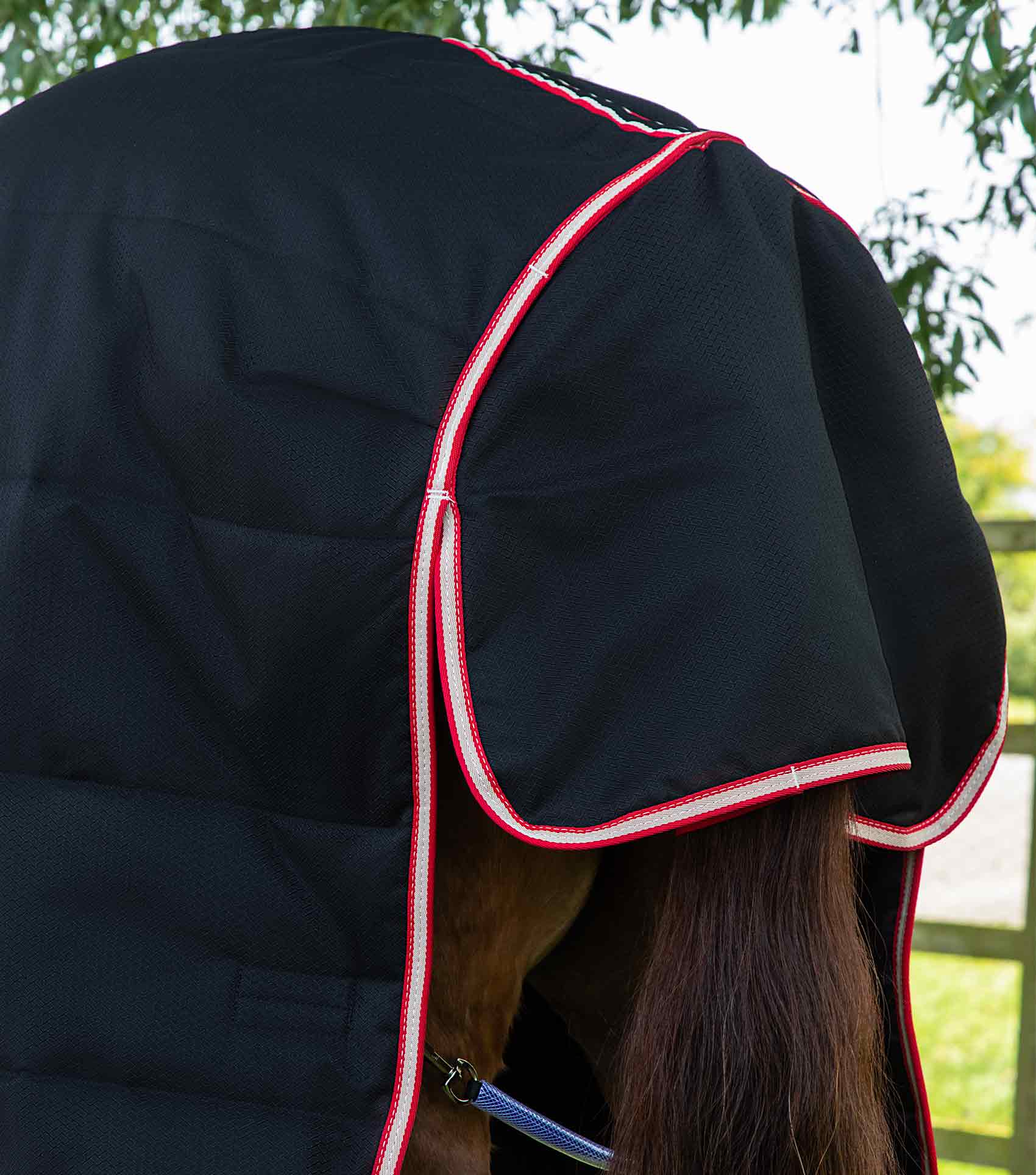 Premier Equine Lucanta Demi Stable Rug 200g Black - Horse Tail Showing