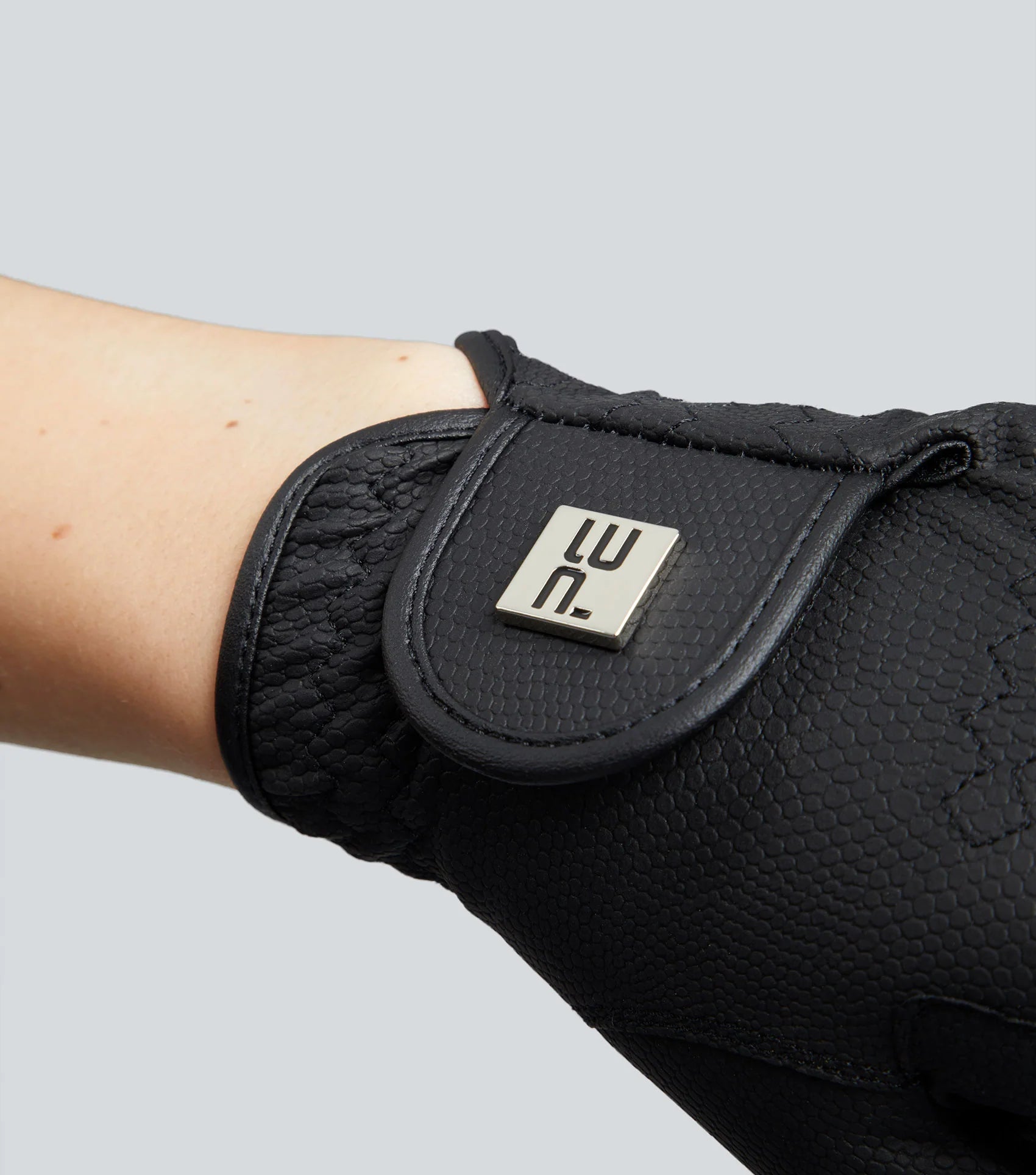 PREMIER EQUINE Metaro Ladies Riding Gloves Black: Reptilian Textured Leather for Grip and Touch Screen Compatibility