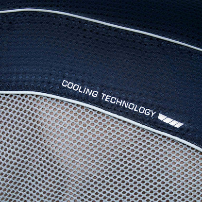 PREMIER EQUINE Sports Cooler Rug cooling technology close-up. Breathable horse cooler for quick drying and wicking.