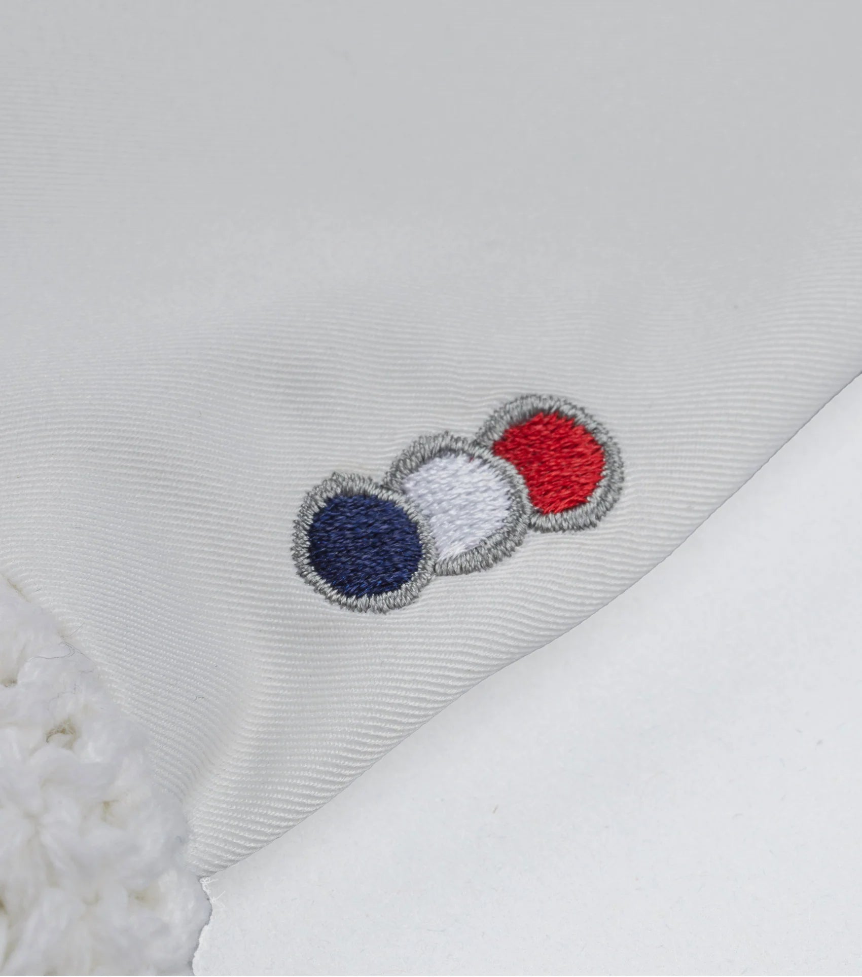 PREMIER EQUINE SALTO FLY VEIL WHITE: Stylish Horse Fly Veil for Insect & Noise Protection. Comfortable & Lightweight Ear Cover.