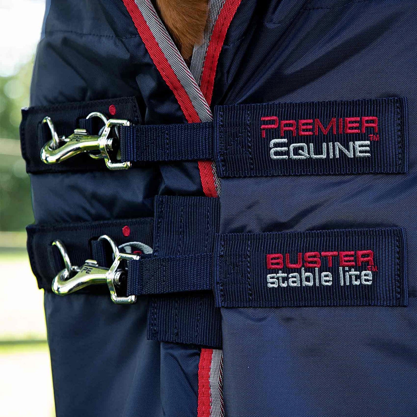 PREMIER EQUINE STABLE BUSTER LITE 100G NAVY Horse Rug - Close Up of Clasps and Brand Label