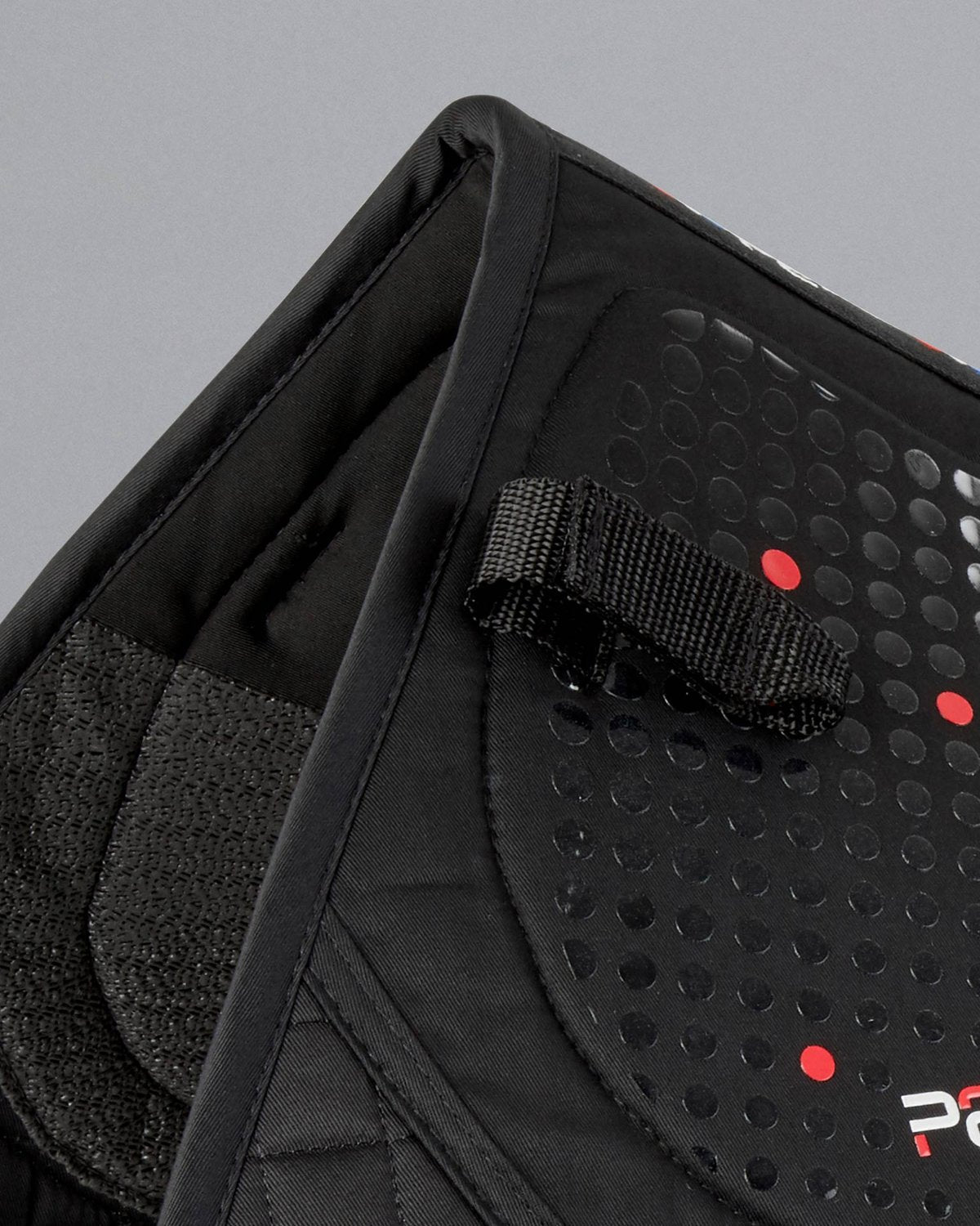 PREMIER EQUINE Close Contact Airtechnology Anti-Slip GP/Jump Square Black: Shockproof breathable saddle pad with anti-rub protection.