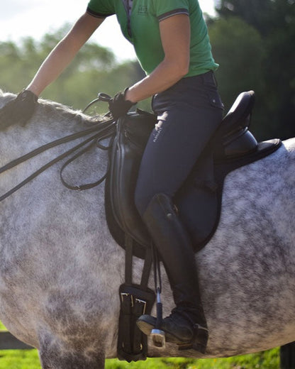 Thinline Seat Saver Black on horse saddle: Equestrian riding comfort and stability.