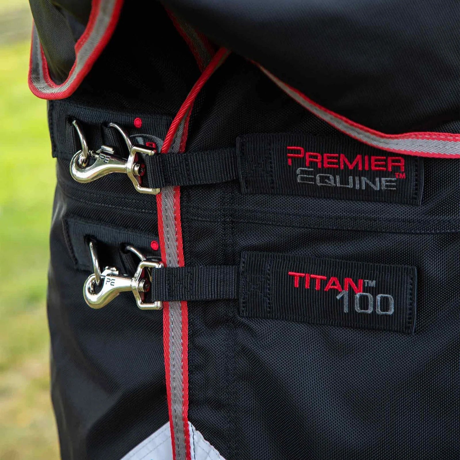 Premier Equine Titan 100g Turnout Rug with Snug-Fit Neck Cover Black