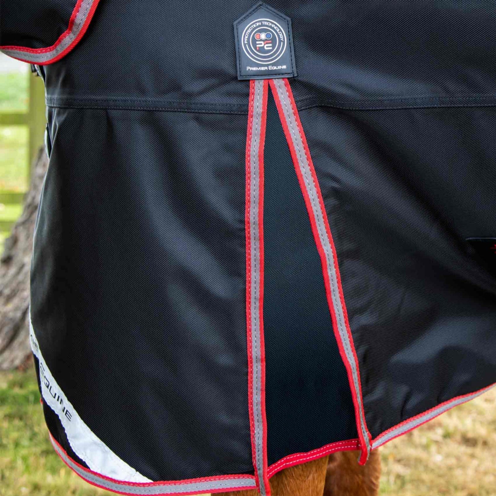 Premier Equine Titan 100g Turnout Rug with Snug-Fit Neck Cover Black