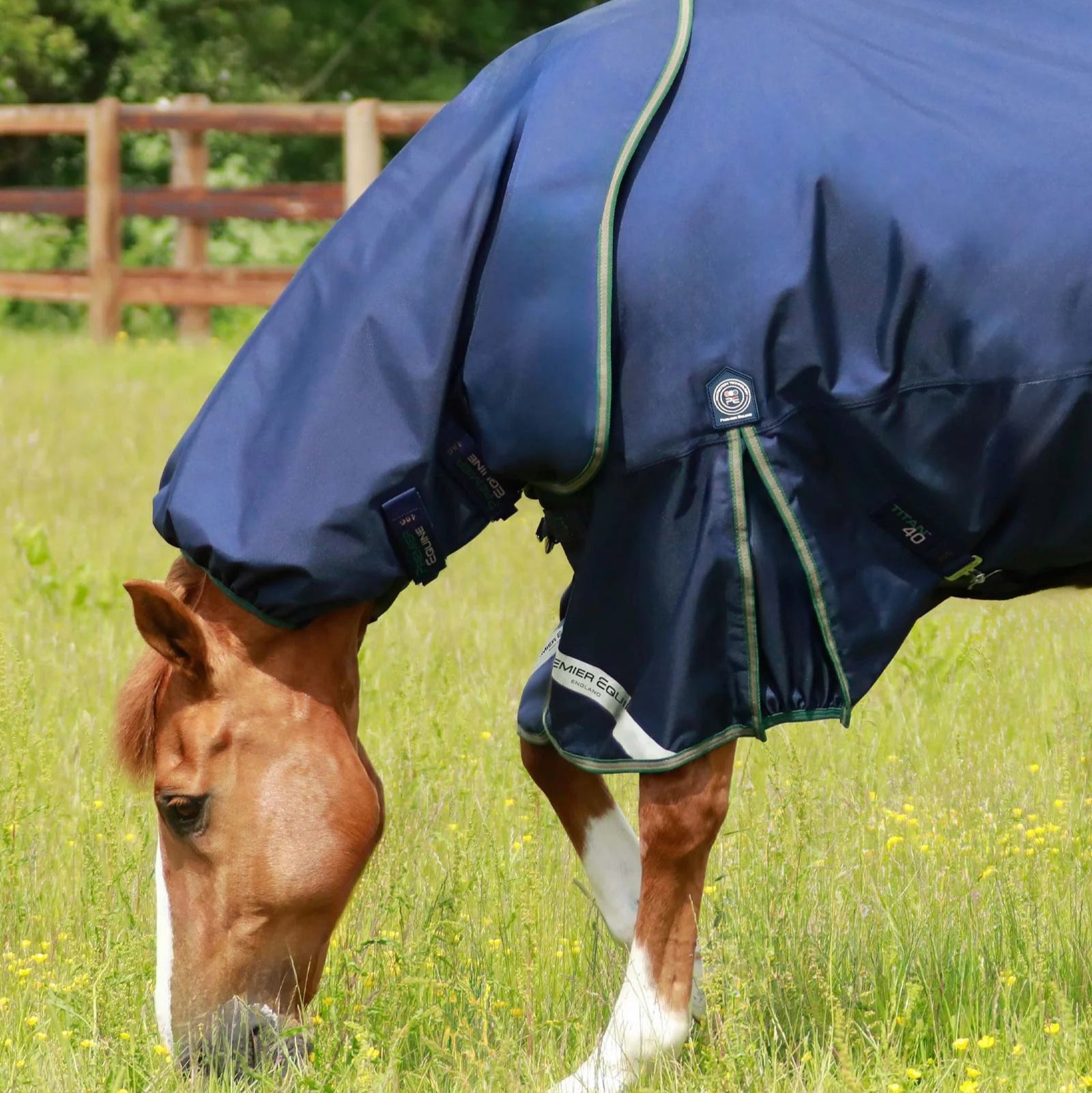 Premier Equine Titan 40g Turnout Rug with Snug-Fit Neck Cover Navy