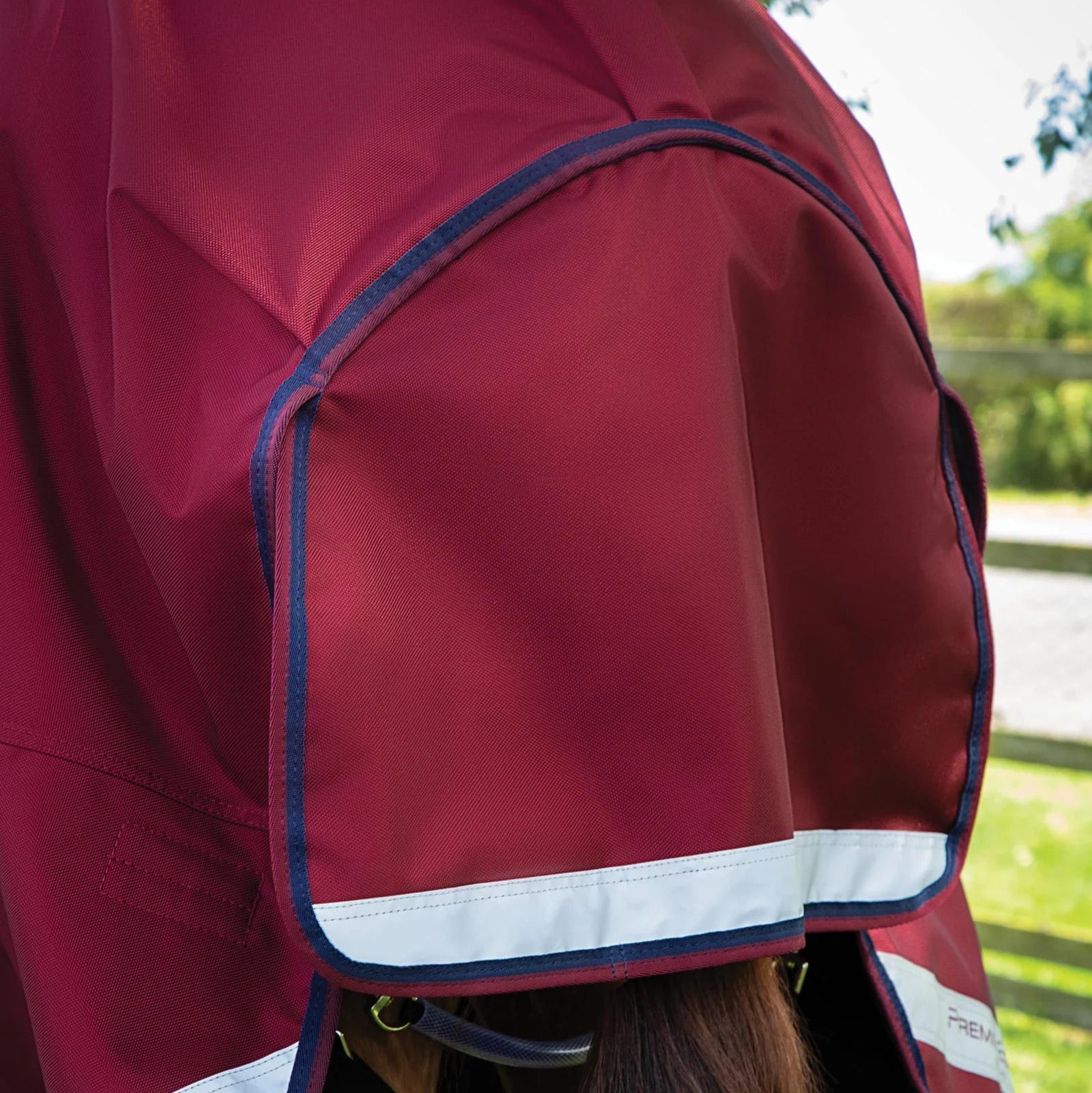 Premier Equine Titan 50g Turnout Rug with Classic Neck Cover Burgundy