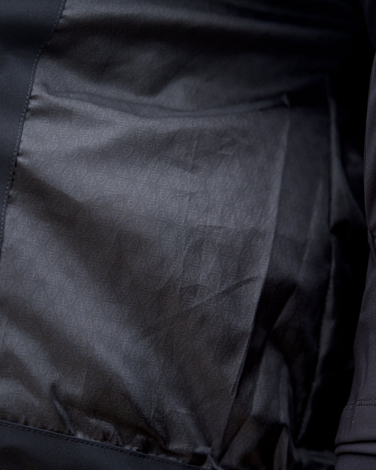 EQUIDRY Torrent Padded Gilet Black: Interior lining with geometric pattern