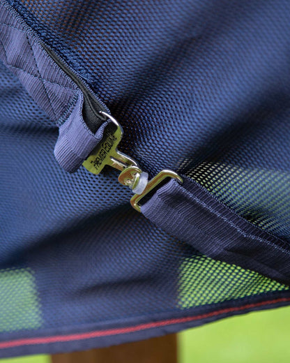 PREMIER EQUINE Ventoso Navy Mesh Cooler: Close-up of fastening clip, breathable horse blanket for cooling after exercise.