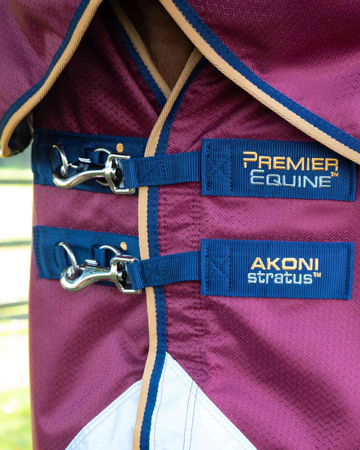 Premier Equine Akoni 0g Turnout Rug with Classic Neck Cover Wine