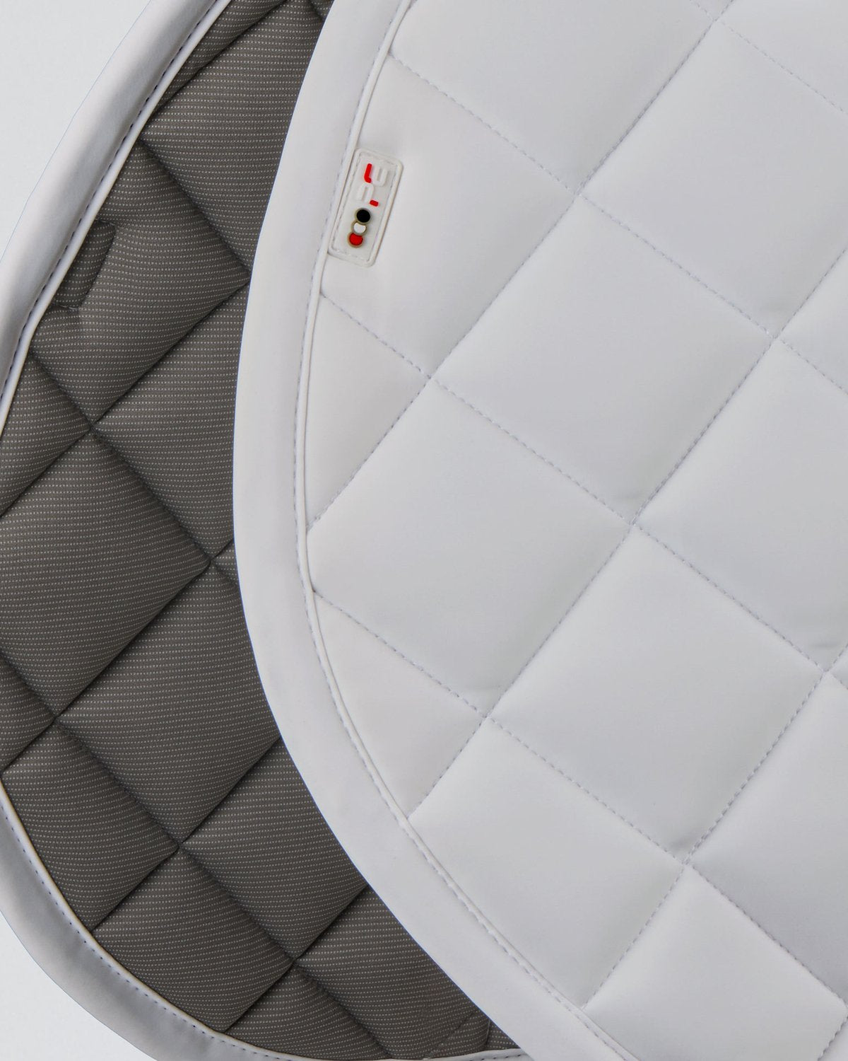 PREMIER EQUINE Atlas Close Contact GP/Jump Square White: Quilted Saddle Pad with Bamboo Lining for Horse Riding Comfort