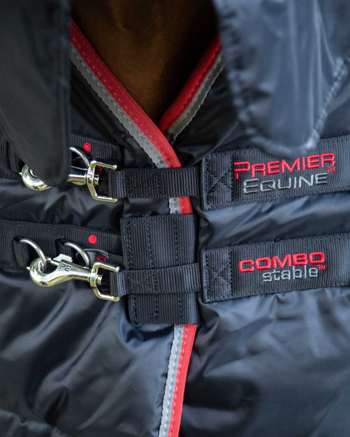 Premier Equine Combo Stable Rug 400g Black: Close up of buckles, design, logo details of the horse blanket.
