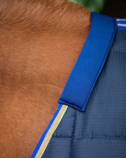 Premier Equine Garissa Stable Rug 400g Navy: Close-up of quilted horse rug on a horse. Breathable and comfortable for stable use.
