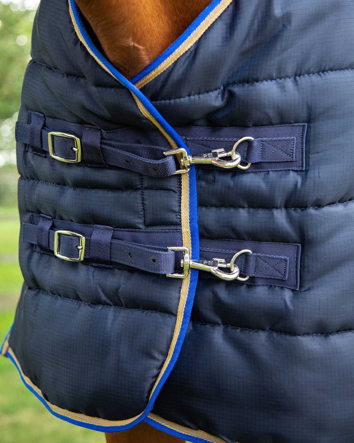 Horse Stable Rug 400g Navy | Premier Equine Garissa Quilted Heavyweight Breathable Warmth Comfort | Close Up Buckles Straps