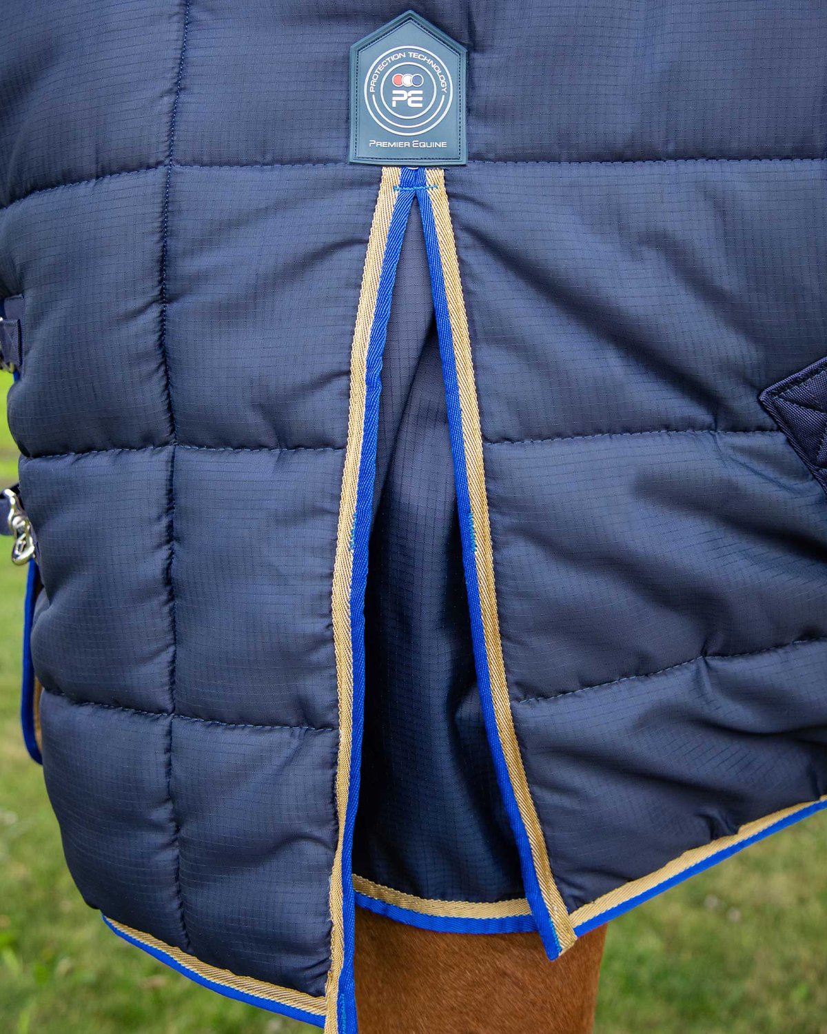 Premier Equine Garissa Navy 400g Heavyweight Stable Rug | Horse Bedding & Protection