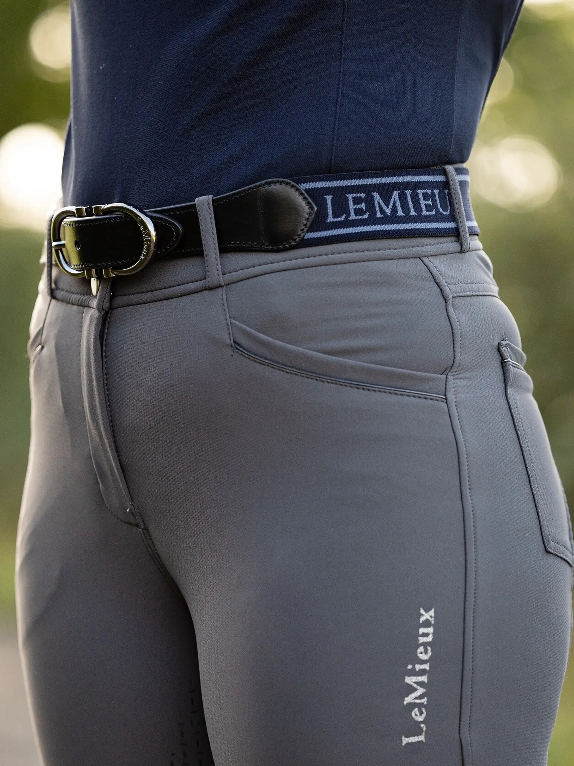 LeMieux Elasticated Belt Navy: Stylish Equestrian Fashion Accessory - Buy Now!