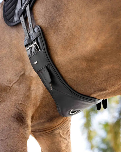 LEMIEUX ARIKA Contoured Dressage Girth Black - Equiflair Saddlery. Comfortable Horse Girth for Dressage Riding.
