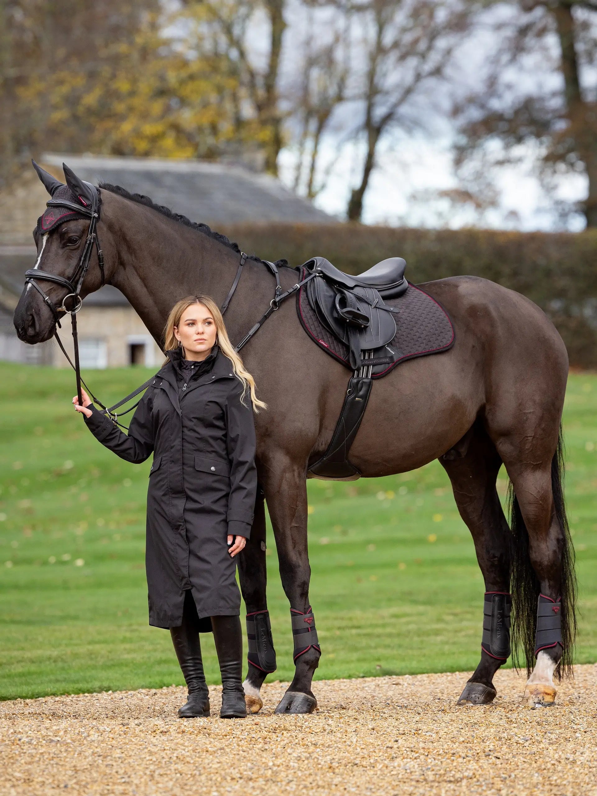 LEMIEUX SUEDE CLOSE CONTACT SQUARE CINDER on a horse. Equestrian saddle pad by Equiflair.