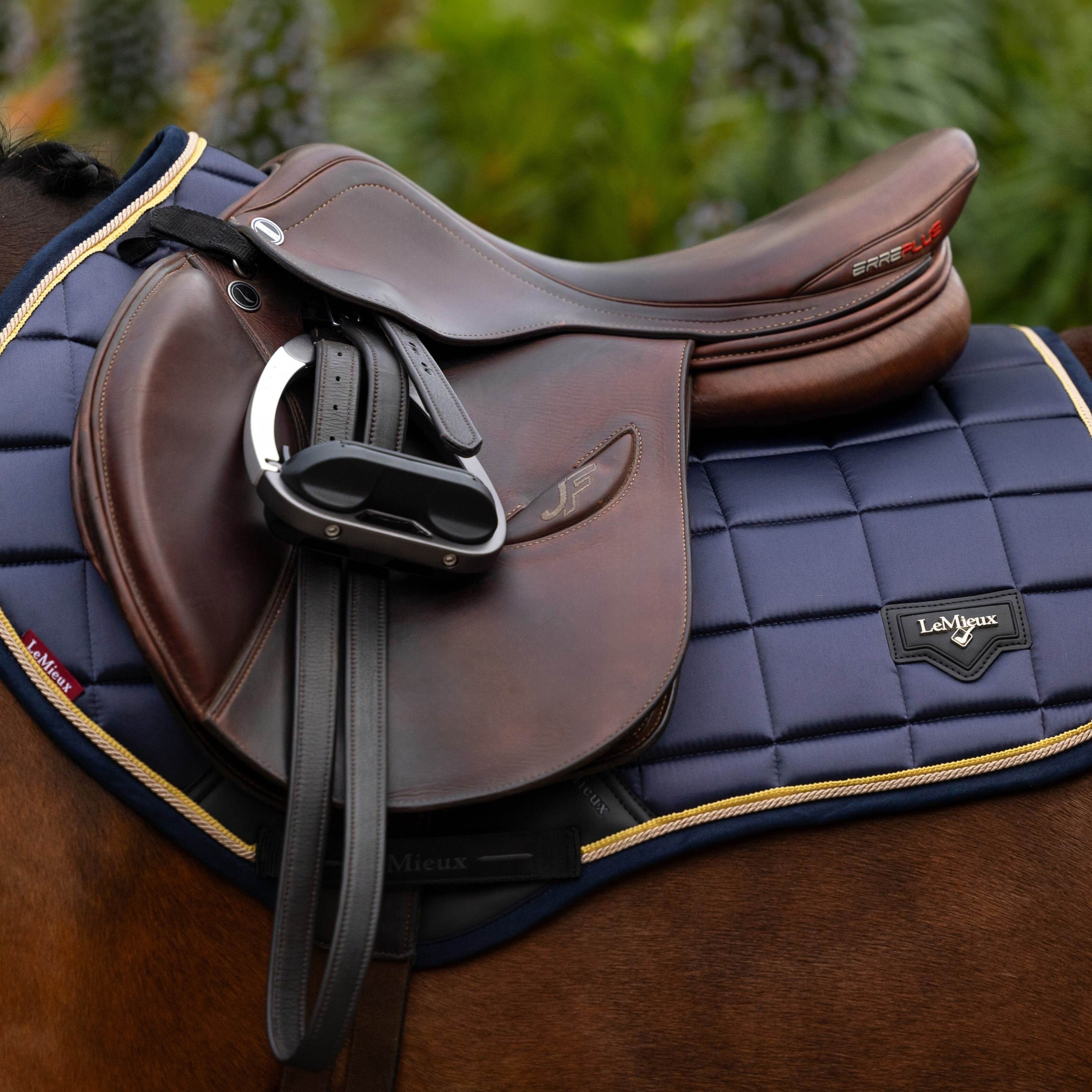 LeMieux Loire Classic Close Contact Square Dusk