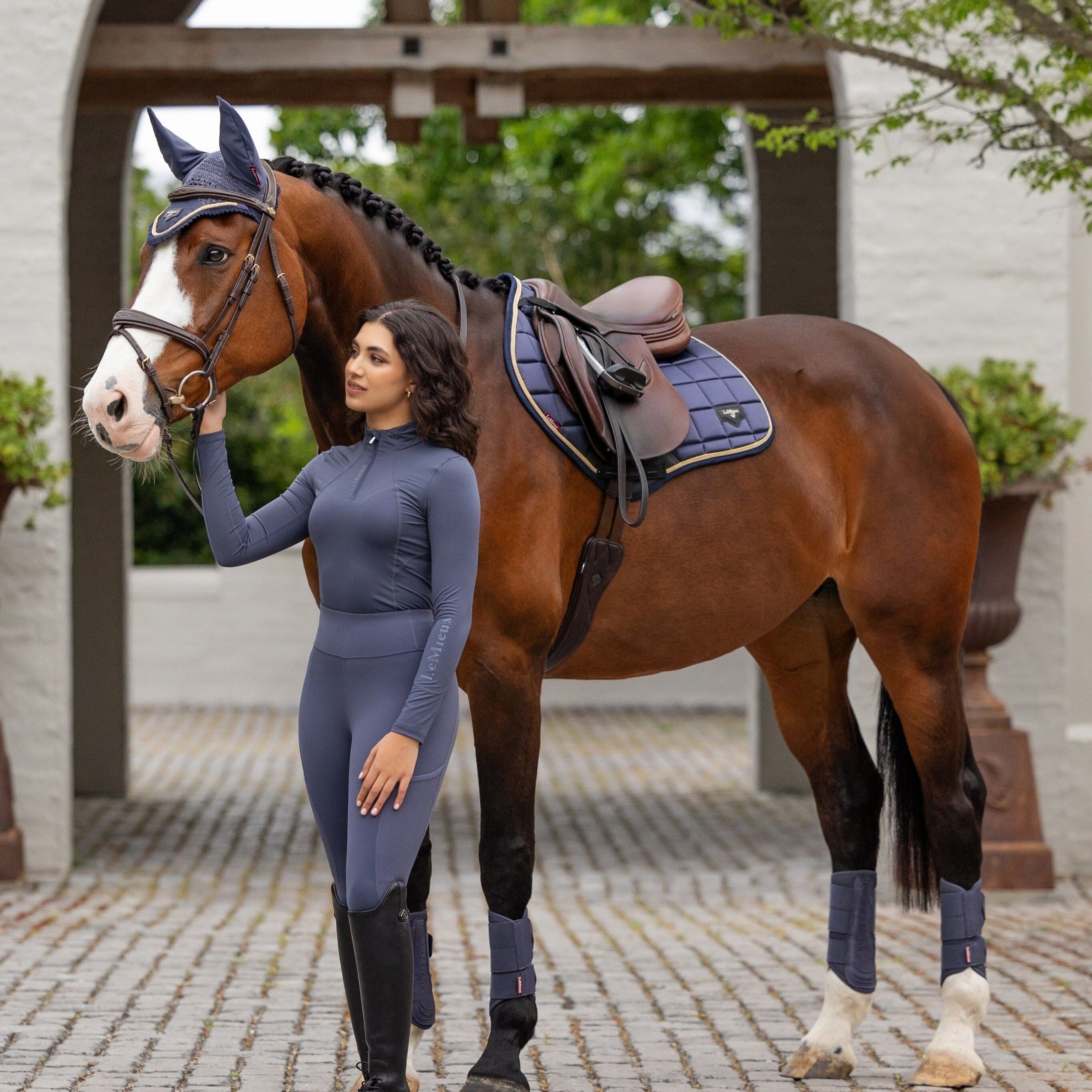 LeMieux Loire Classic Close Contact Square Dusk