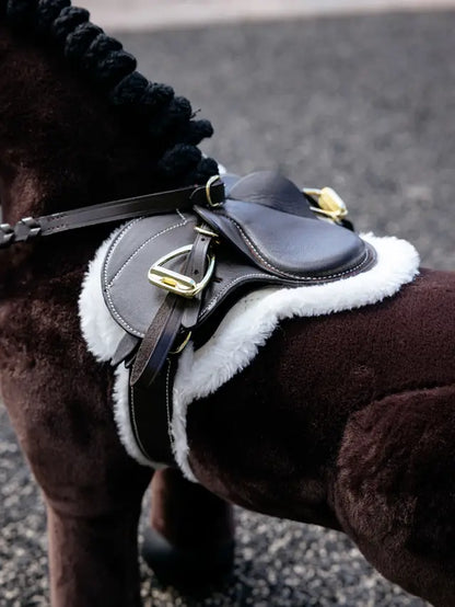 LE MIEUX Toy Horse Hunter Saddle Pad & Girth Set - Brown. Quilted suede pad with white fleece. Premium toy horse accessory.