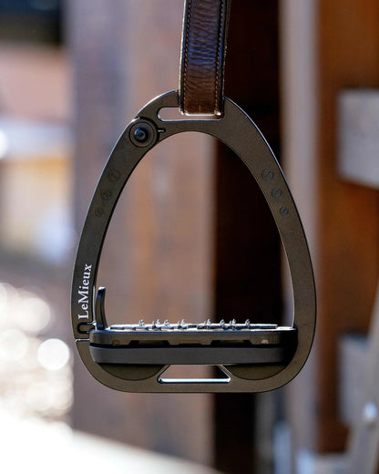 LeMieux Vector Balance Stirrup Black: Lightweight Equestrian Stirrup for Secure Riding | Equiflair