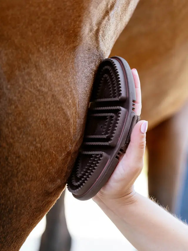 LeMieux Flexi Curry Comb Cranberry for Horse Grooming - Equiflair