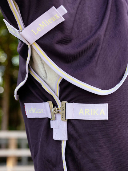 LEMIEUX ARIKA Juniper DryEase Horse Rug - Close-up of buckles and name tag