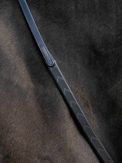 LeMieux Versa Grip Reins Black: Textured rubber reins for enhanced horse riding grip.