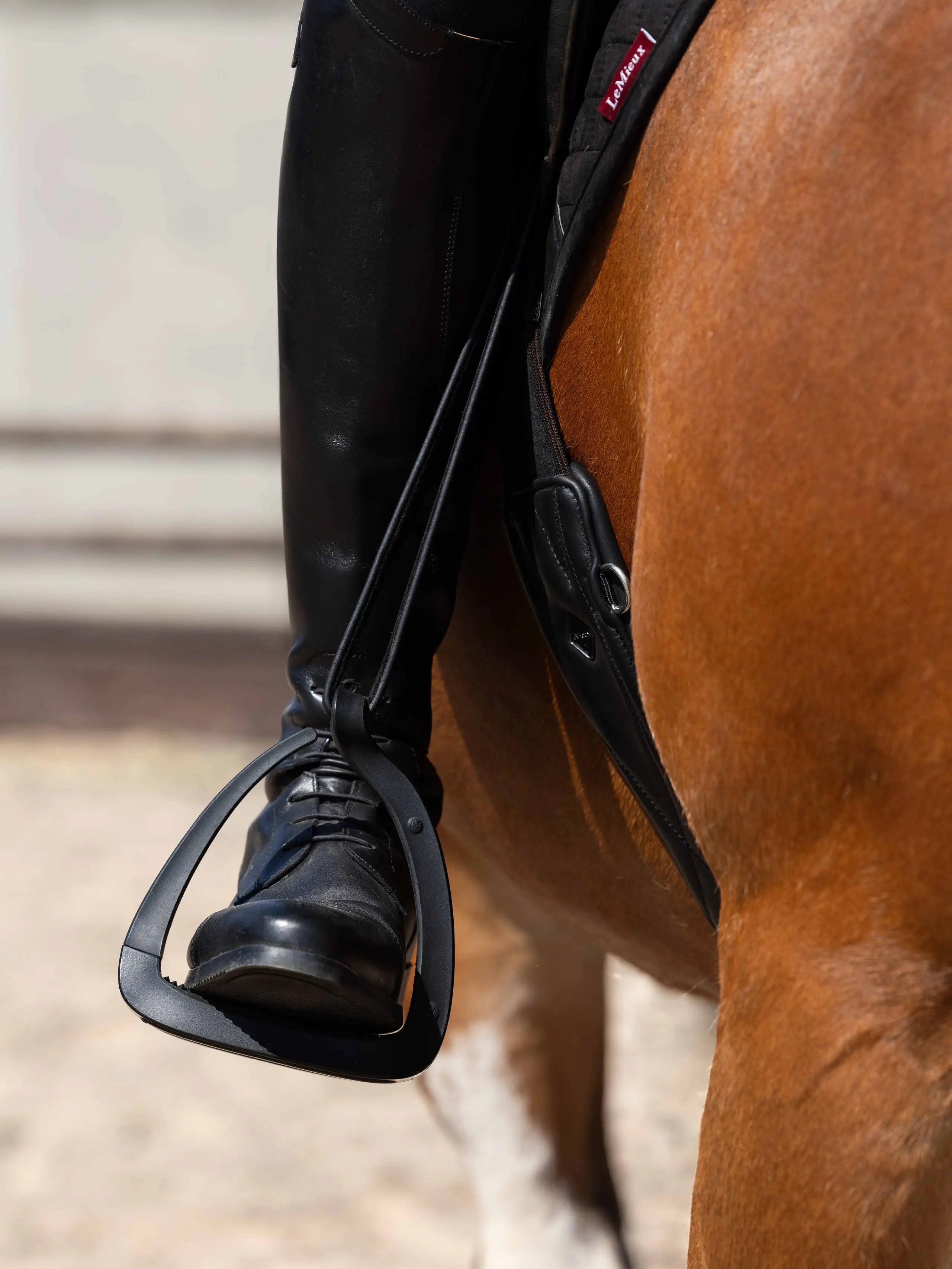 LeMieux VectorFlex Stirrup Black