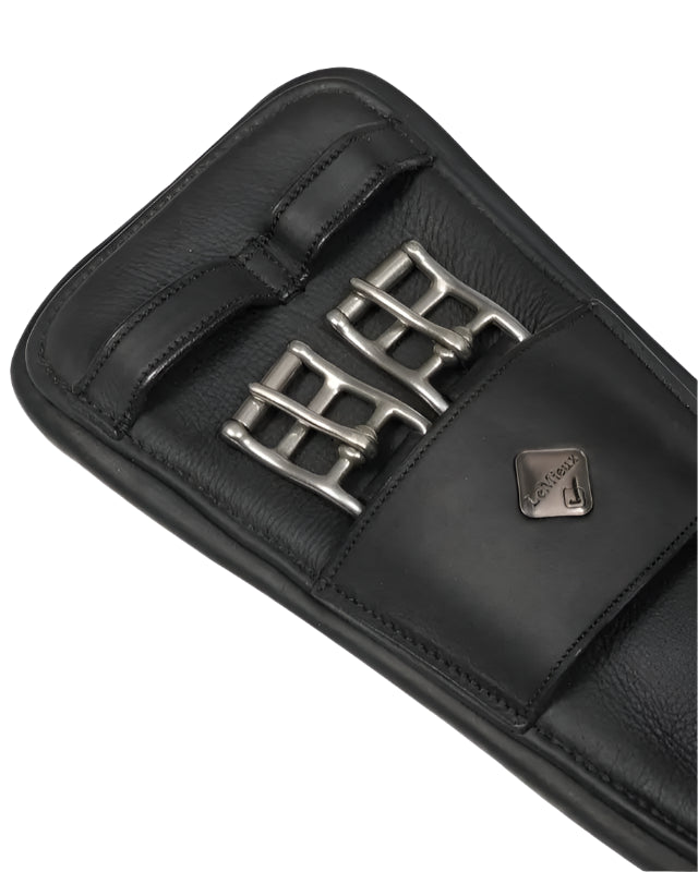 Lemieux Gel-Tek Anatomic Dressage Girth Black: Close-up view of the black leather girth with gel pockets and silver buckles.