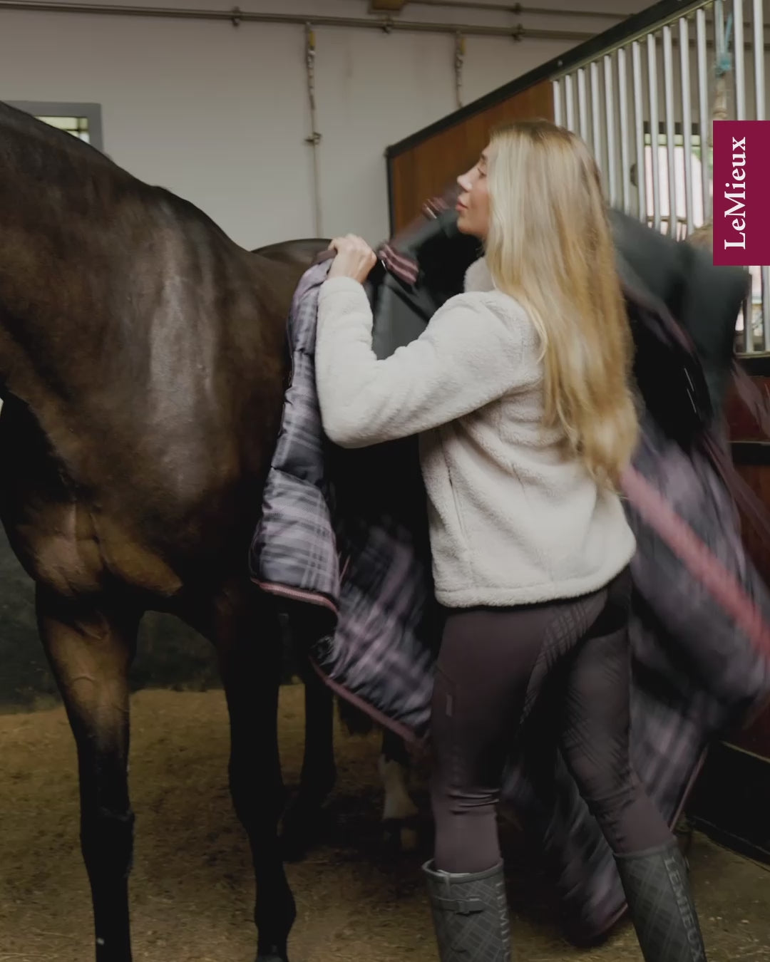 LeMieux Arika Heritage Check Stable Rug with Neck 200g Cocoa