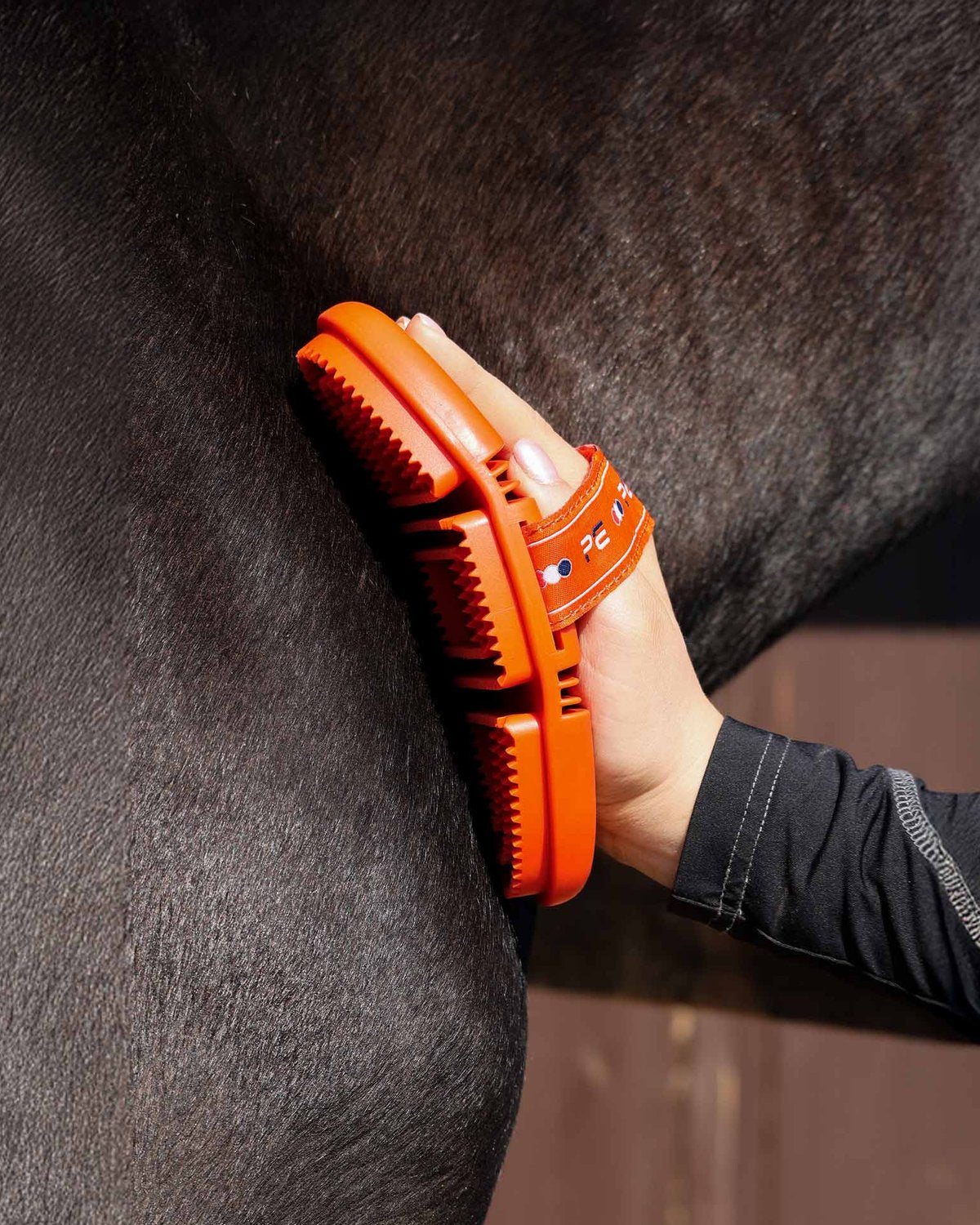 Premier Equine Flexi Curry Comb for Horse Grooming - Orange Equine Grooming Tool