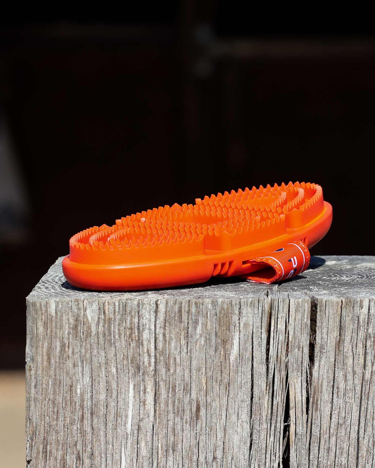 Premier Equine Flexi Curry Comb - Orange. Horse grooming tool for dirt removal & coat care. Comfortable grip with elastic strap.