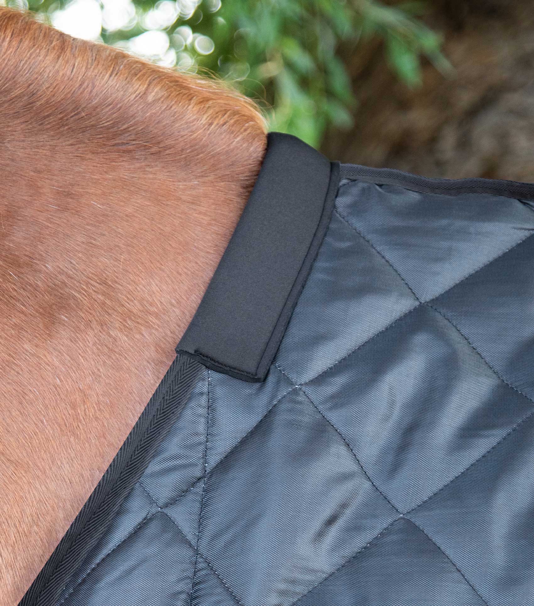Premier Equine Tuscan Stable Rug 200g - Black Quilted Horse Rug Detail