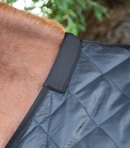 Premier Equine Tuscan Stable Rug 200g - Black Quilted Horse Rug Detail