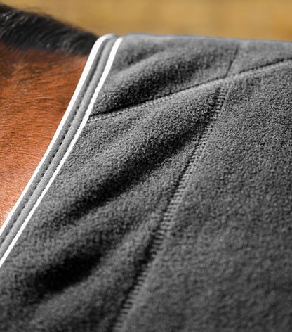 Black & White Horse Fleece Rug: Cozy Vellus Blanket for Winter Stable Comfort